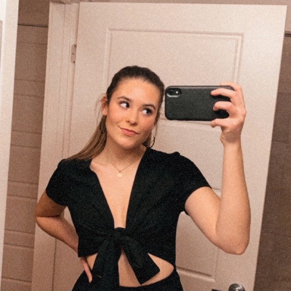 Meet your Posher, Caroline - Picture 1 of 1